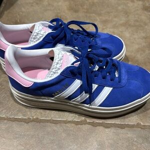 COPY - GAZELLE BOLD SHOES


Color: True Pink / Semi Lucid Blue / Core White
Siz…